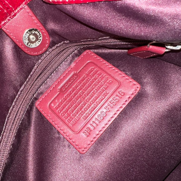 COACH | ASHLEY PATENT LEATHER CARRYALL - Picture 3 of 3